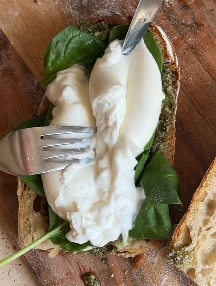 Sandwich de burrata et mangues rôties