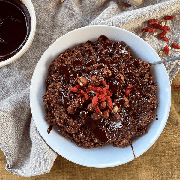 Porridge vegan au chocolat et baies de goji